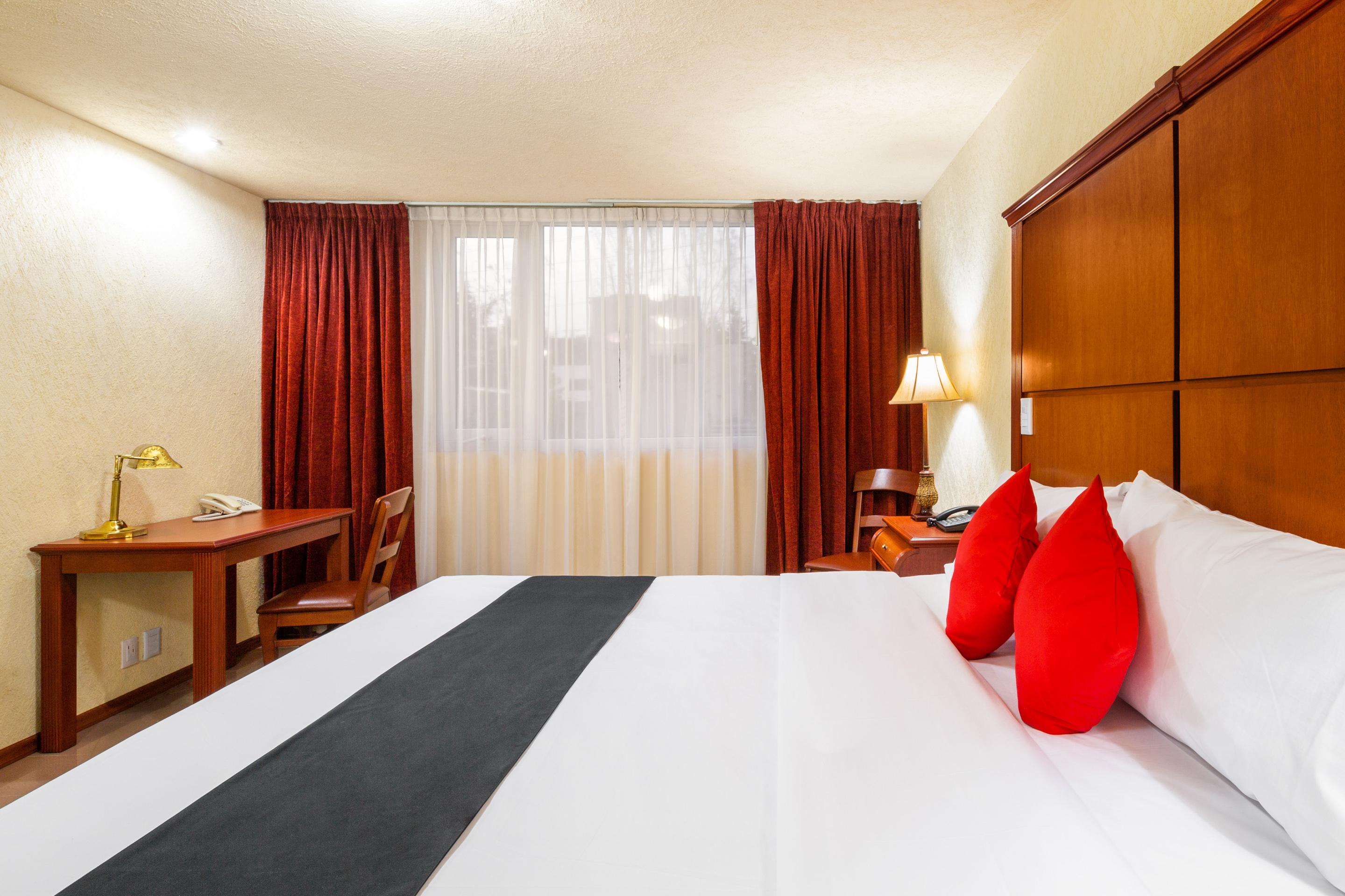 Howard Johnson By Wyndham Toluca Exterior foto