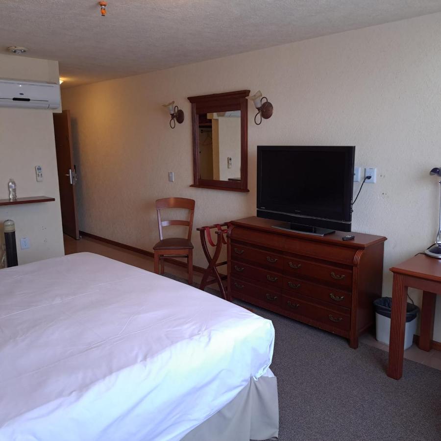 Howard Johnson By Wyndham Toluca Exterior foto