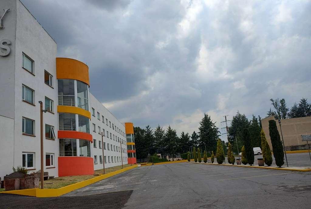 Howard Johnson By Wyndham Toluca Exterior foto