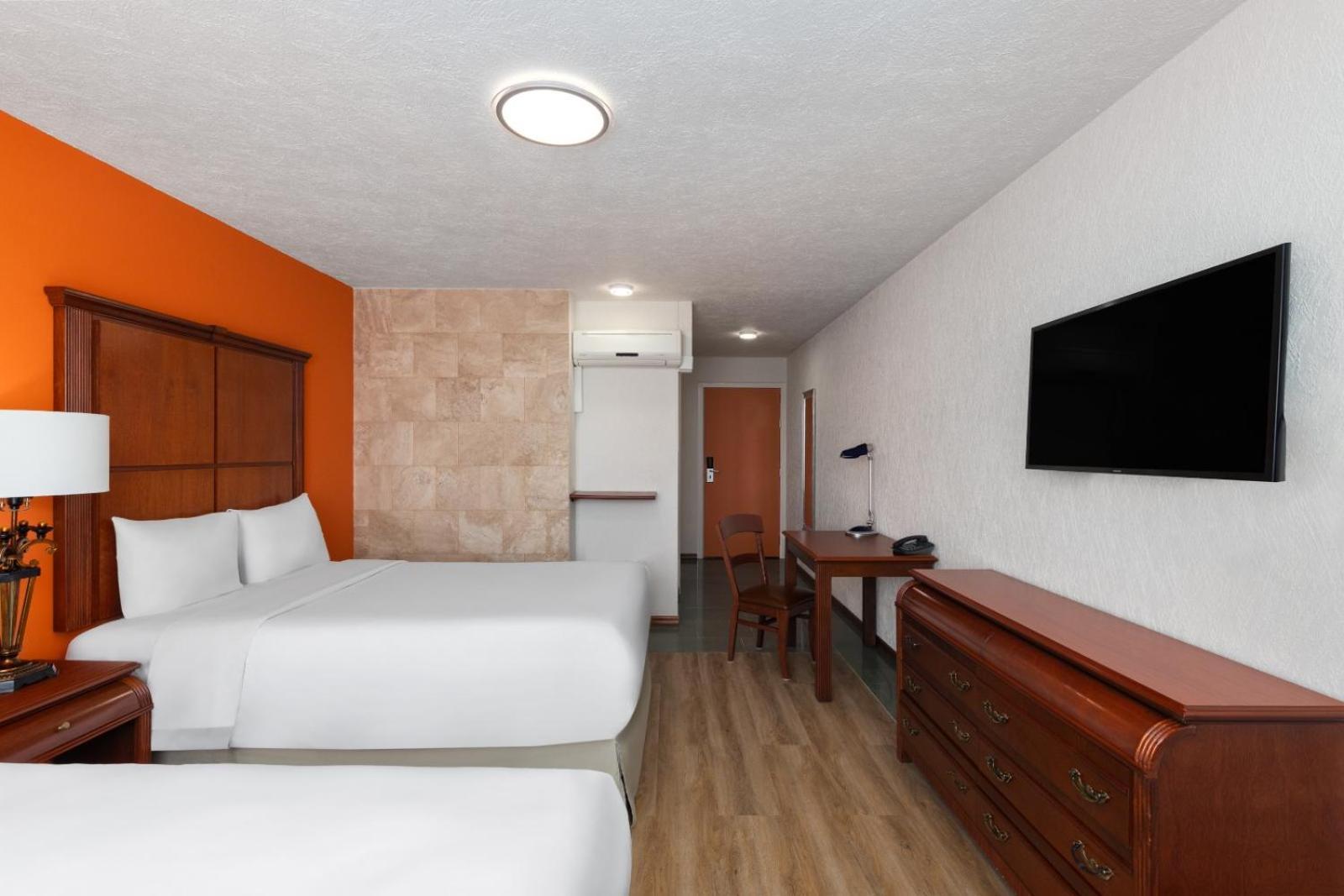 Howard Johnson By Wyndham Toluca Exterior foto