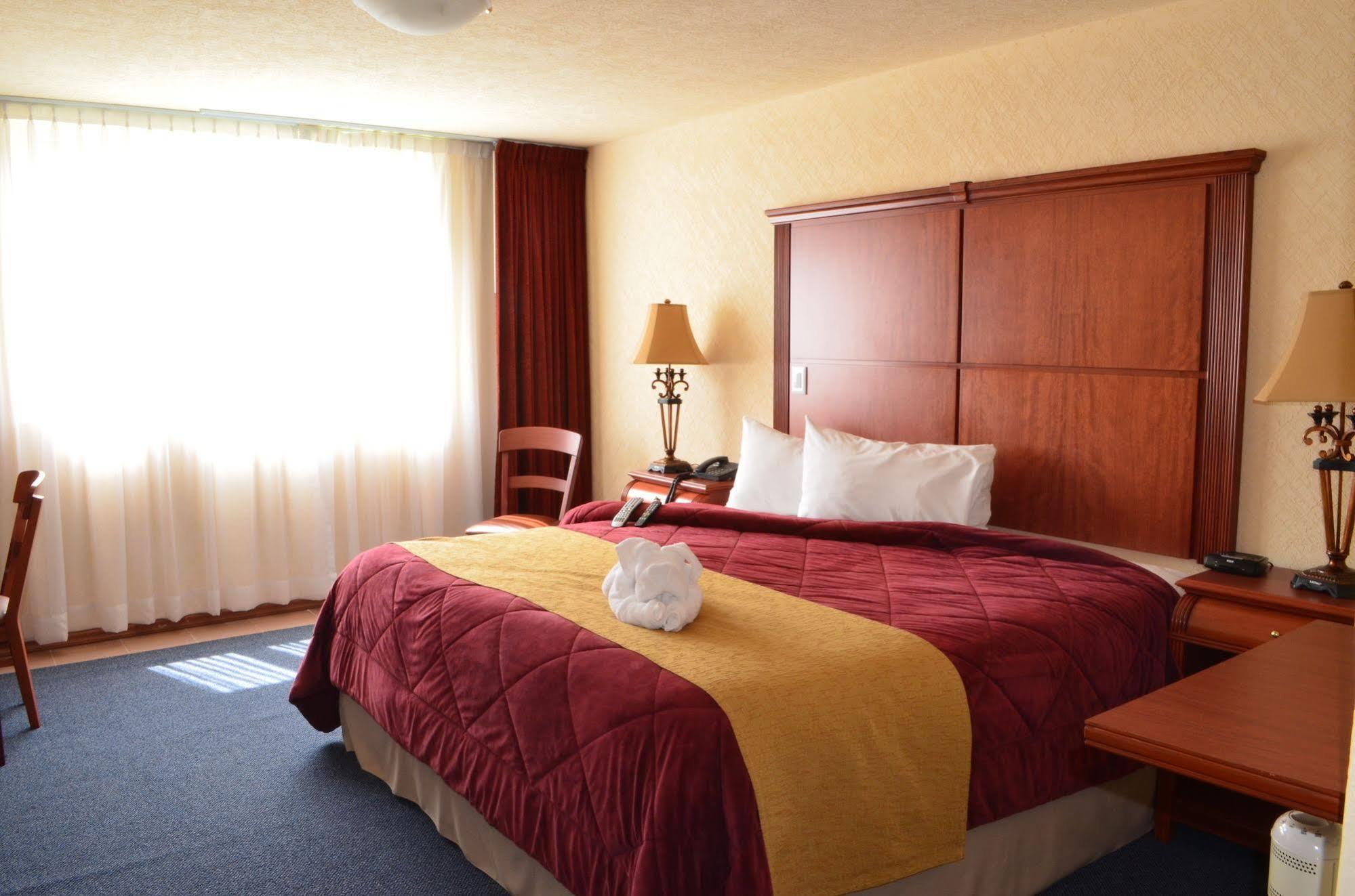 Howard Johnson By Wyndham Toluca Exterior foto